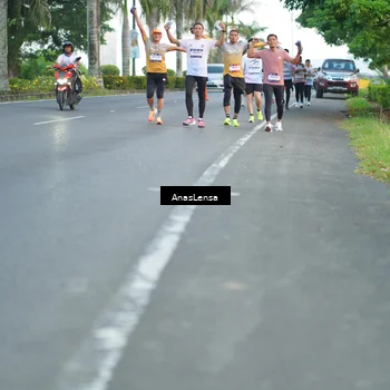Runner Photo 7743318