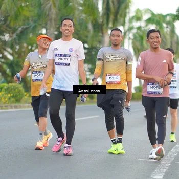 Runner Photo 7743400