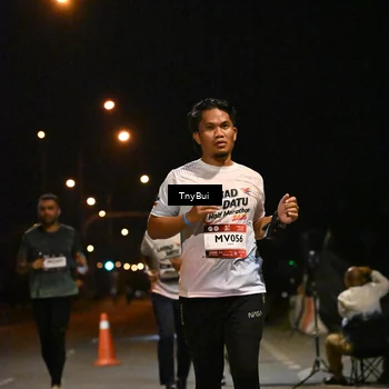 Runner Photo 7743605