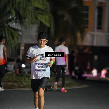 Runner Photo 7743669