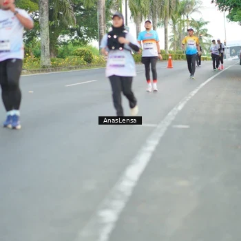 Runner Photo 7743702