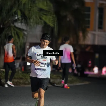 Runner Photo 7743732