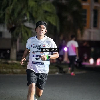 Runner Photo 7743735