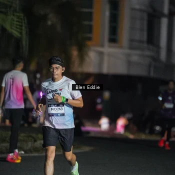 Runner Photo 7743736