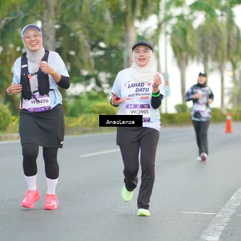 Runner Photo 7743915