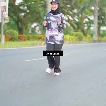 Runner Photo 7744013