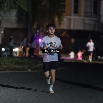 Runner Photo 7744056