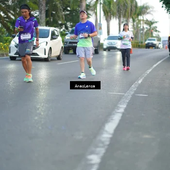 Runner Photo 7744059