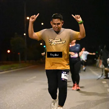 Runner Photo 7744307