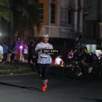 Runner Photo 7744625