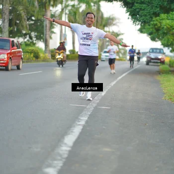 Runner Photo 7744919