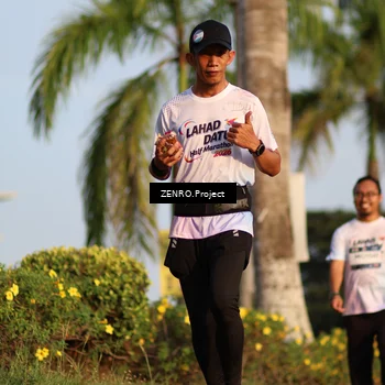Runner Photo 7745100
