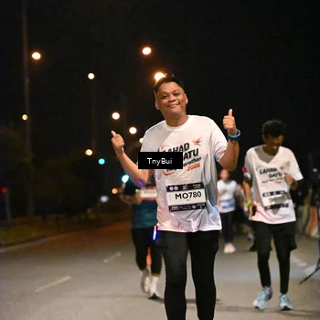 Runner Photo 7745102