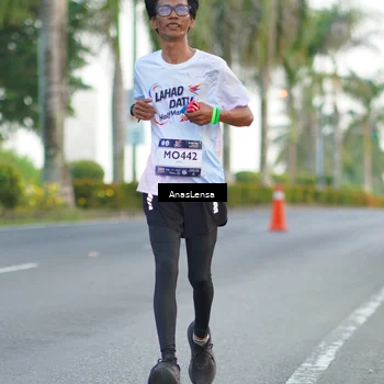 Runner Photo 7745312