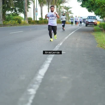 Runner Photo 7745349