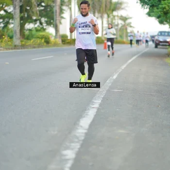 Runner Photo 7745362