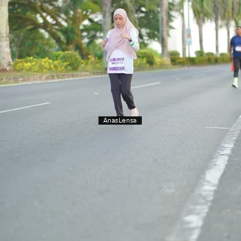 Runner Photo 7745657