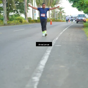 Runner Photo 7745688