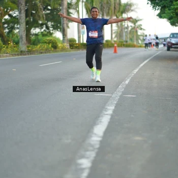 Runner Photo 7745733
