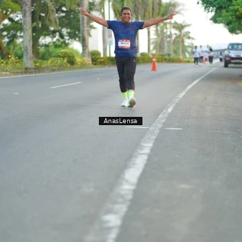 Runner Photo 7745738