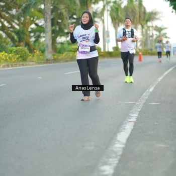 Runner Photo 7746002