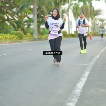 Runner Photo 7746004