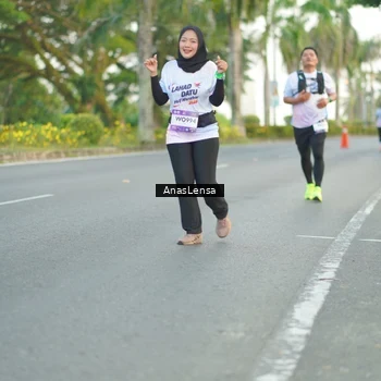 Runner Photo 7746046