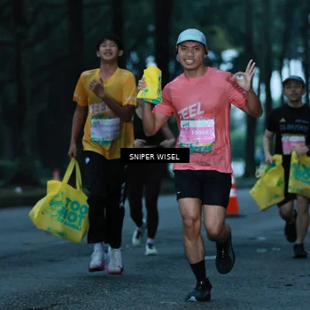 Runner Photo 7746090
