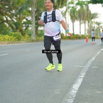 Runner Photo 7746100