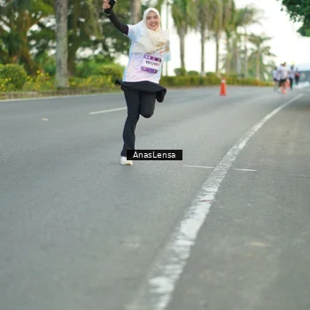 Runner Photo 7746400