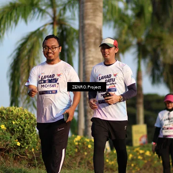 Runner Photo 7746428