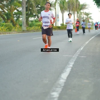 Runner Photo 7746464