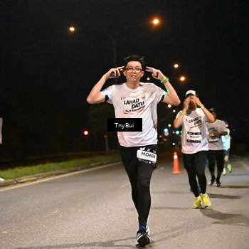 Runner Photo 7746573
