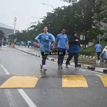 Runner Photo 7746640