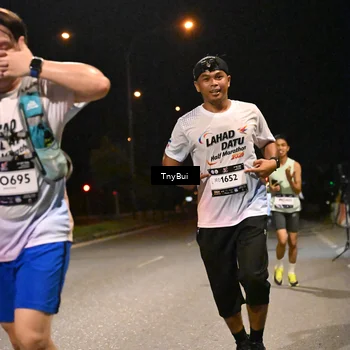 Runner Photo 7746937