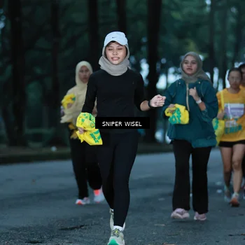 Runner Photo 7747000