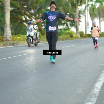 Runner Photo 7747403