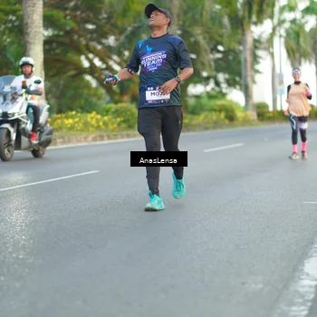 Runner Photo 7747405