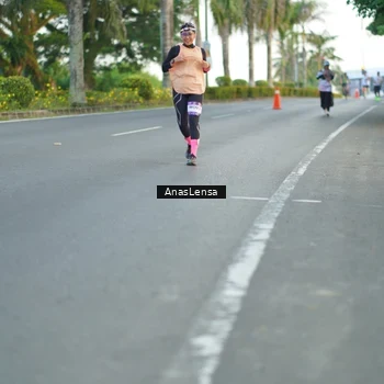 Runner Photo 7747417