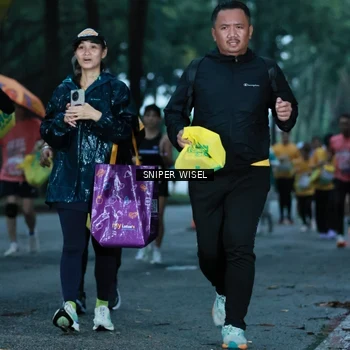 Runner Photo 7747578