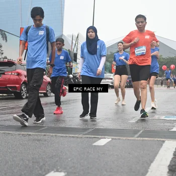 Runner Photo 7748005