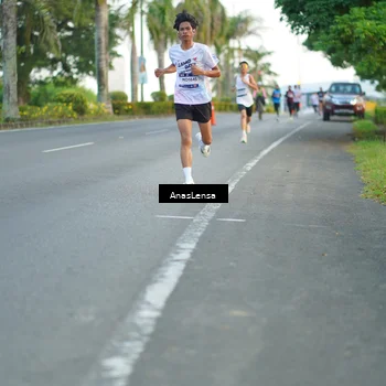 Runner Photo 7748119