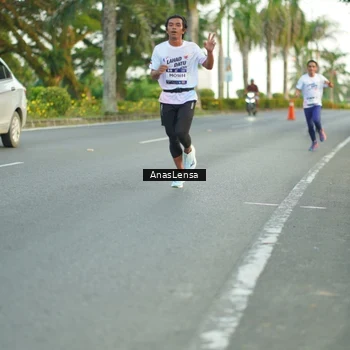 Runner Photo 7748328