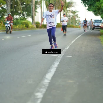 Runner Photo 7748350
