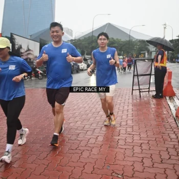 Runner Photo 7748497