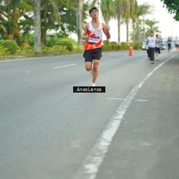 Runner Photo 7748528