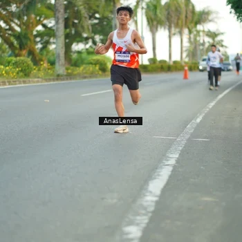 Runner Photo 7748543