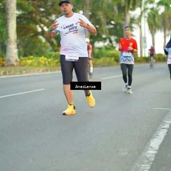 Runner Photo 7748658