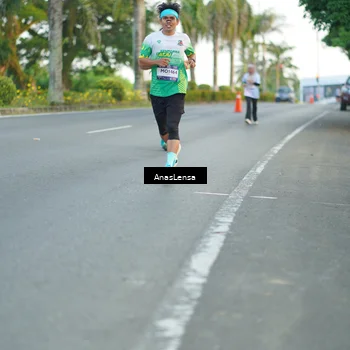 Runner Photo 7748864
