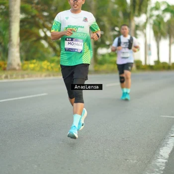 Runner Photo 7748893